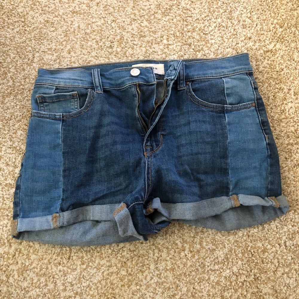 Pacsun Shortie two toned jean shorts